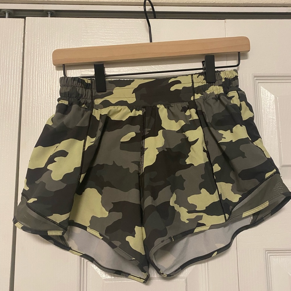 Lululemon Hottie Hot 4 inch Shorts